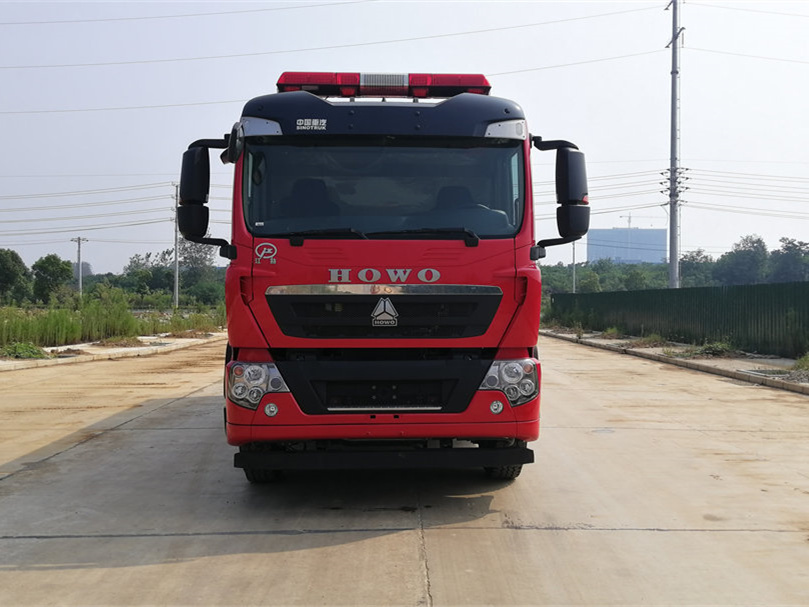 8噸重汽豪沃泡沫消防車
