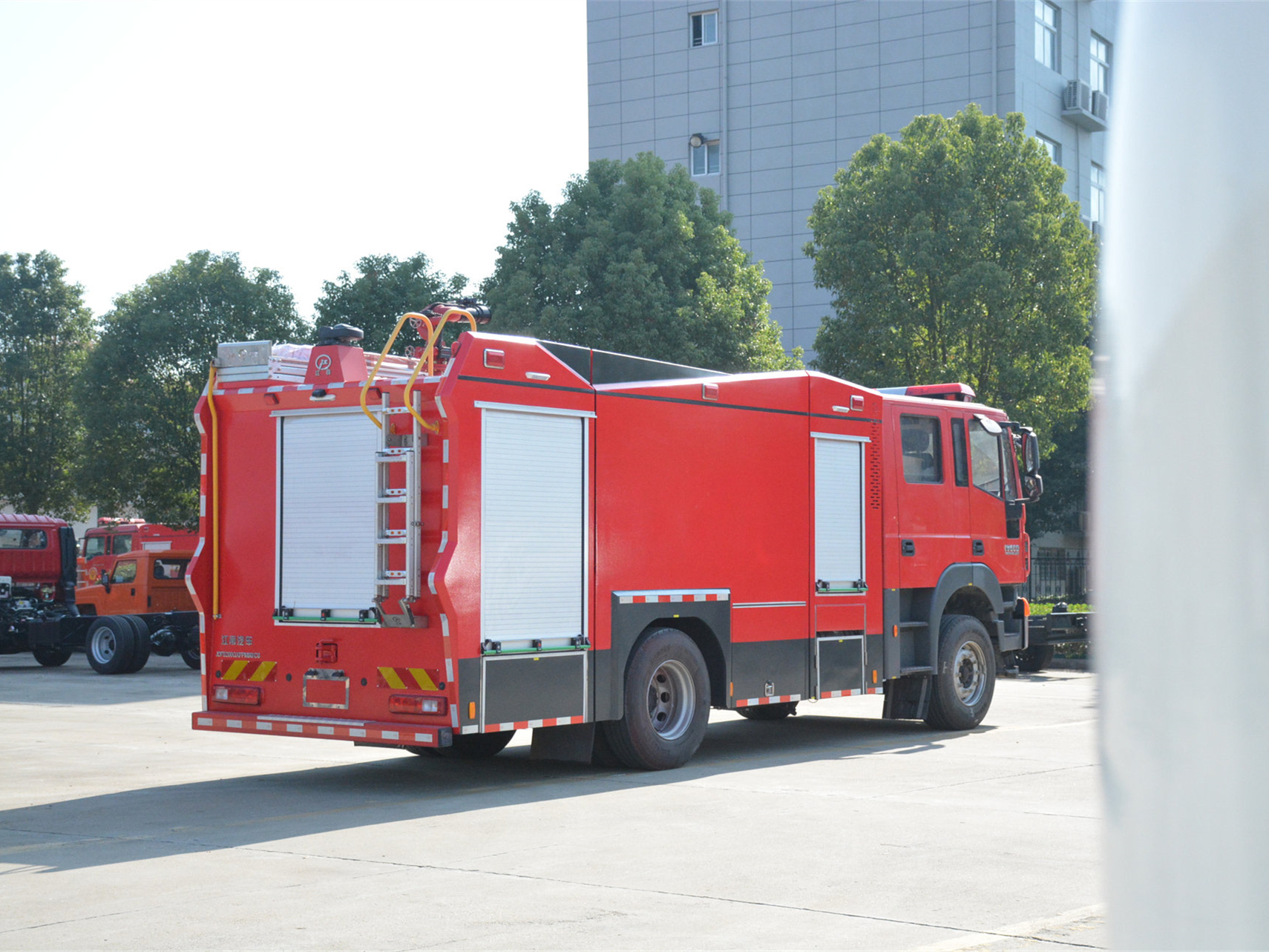 8噸上汽紅巖泡沫消防車