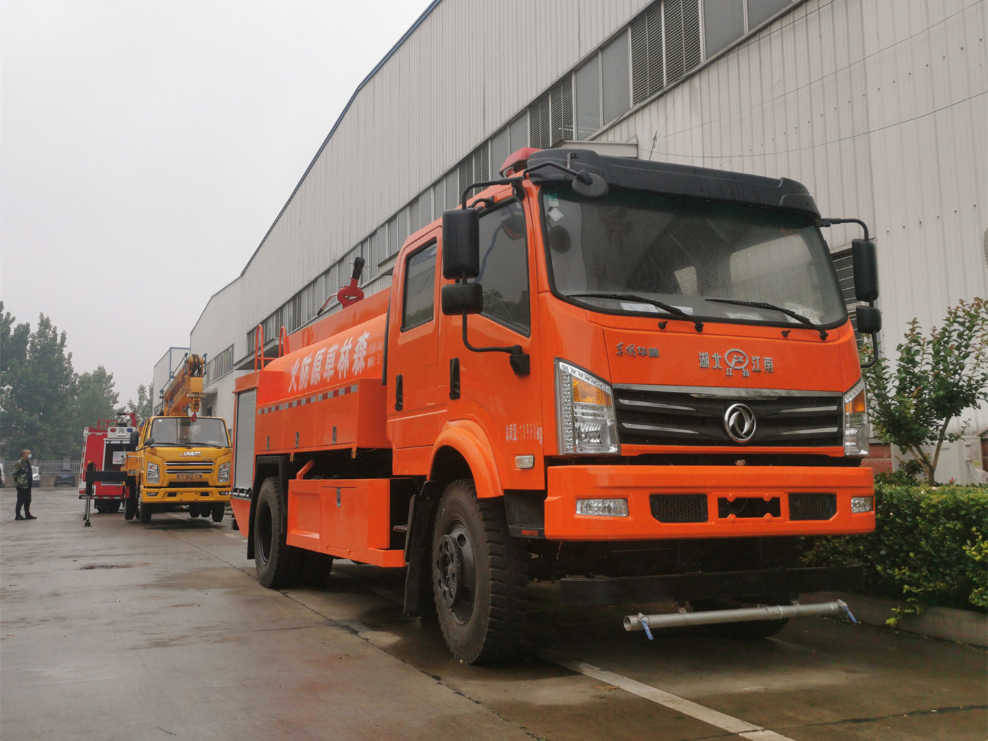 5噸四驅(qū)雙排灑水車(chē)