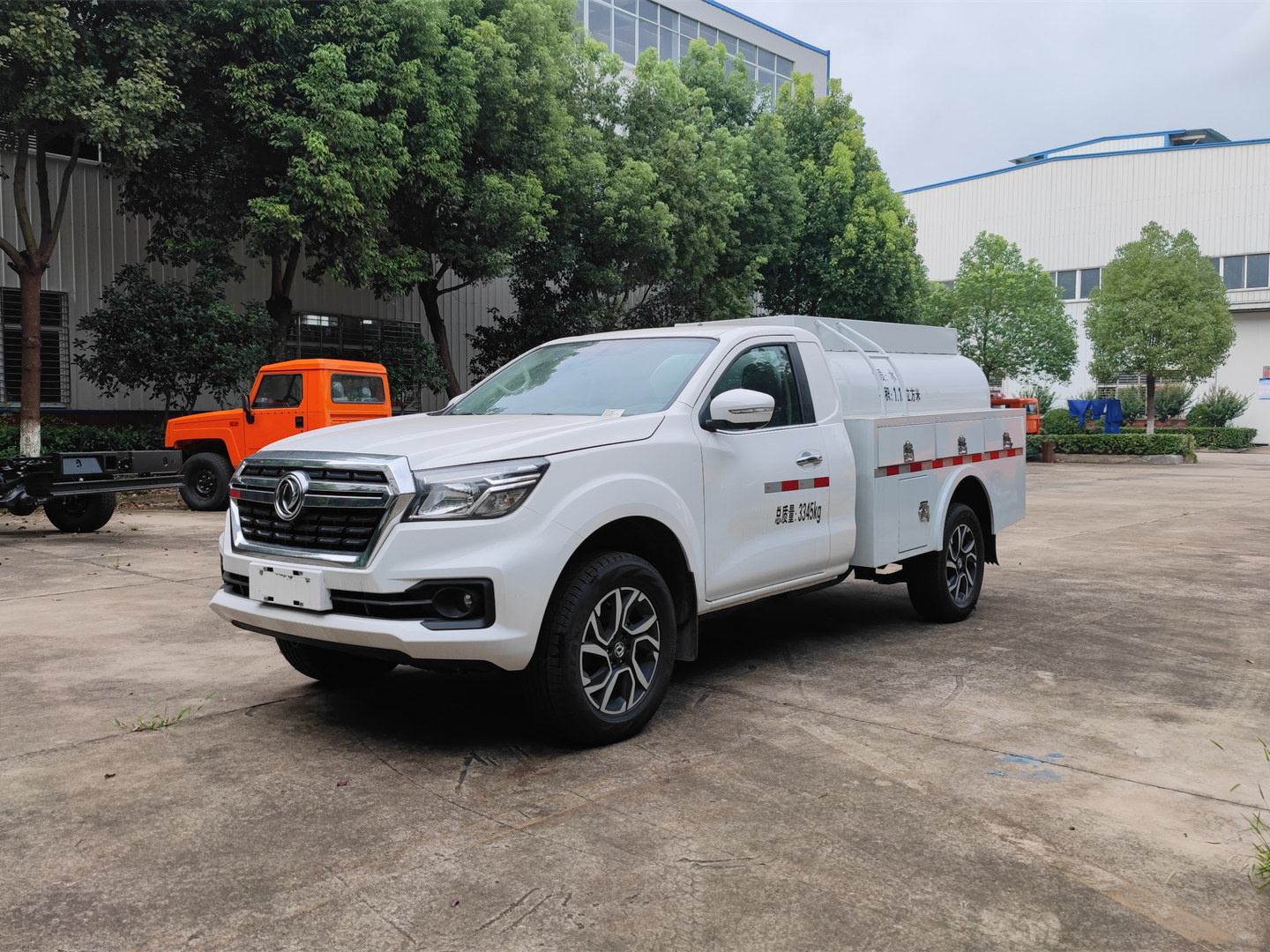 1.2噸四驅單排灑水車