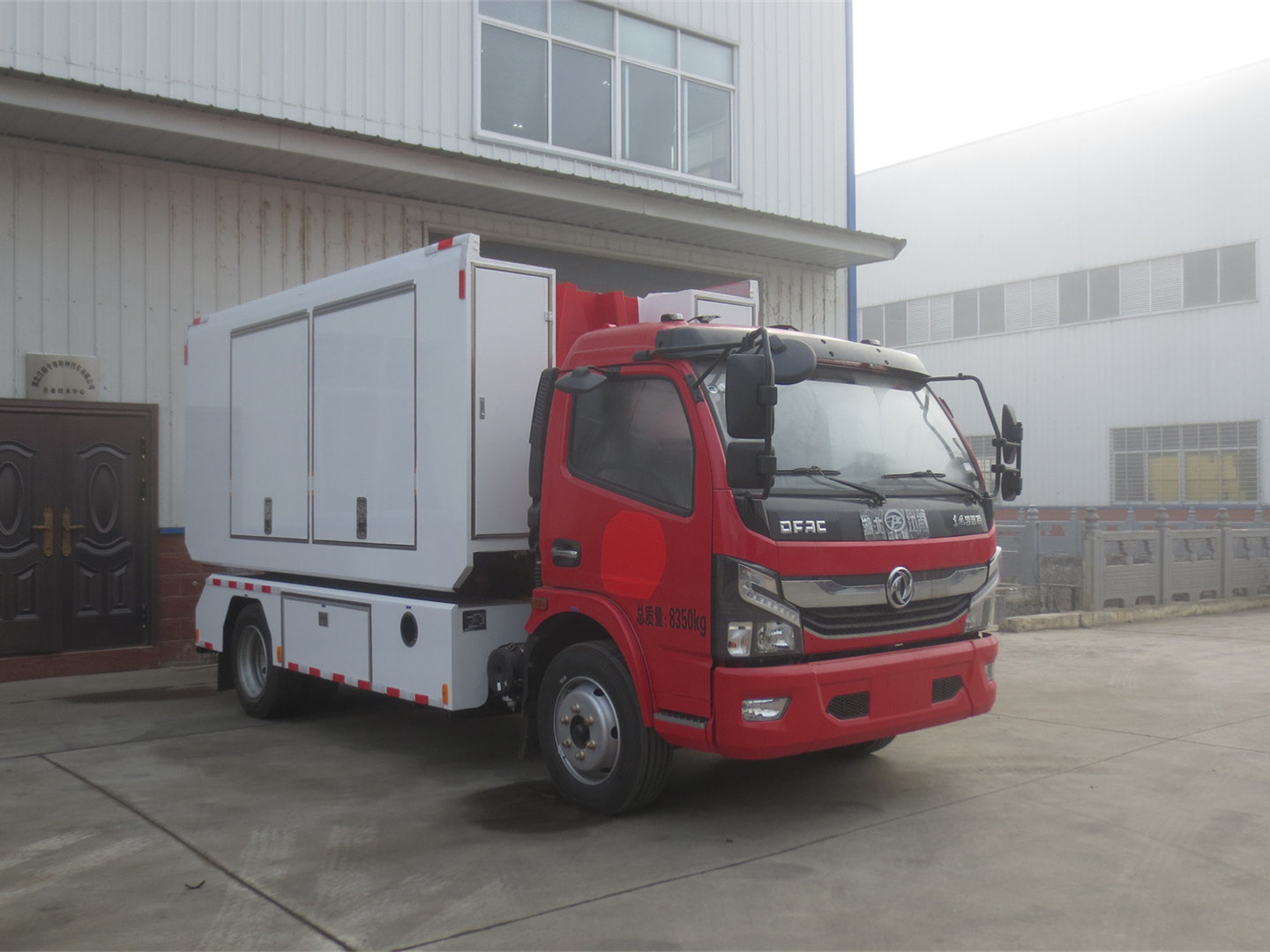 東風自卸式器材裝備運輸車