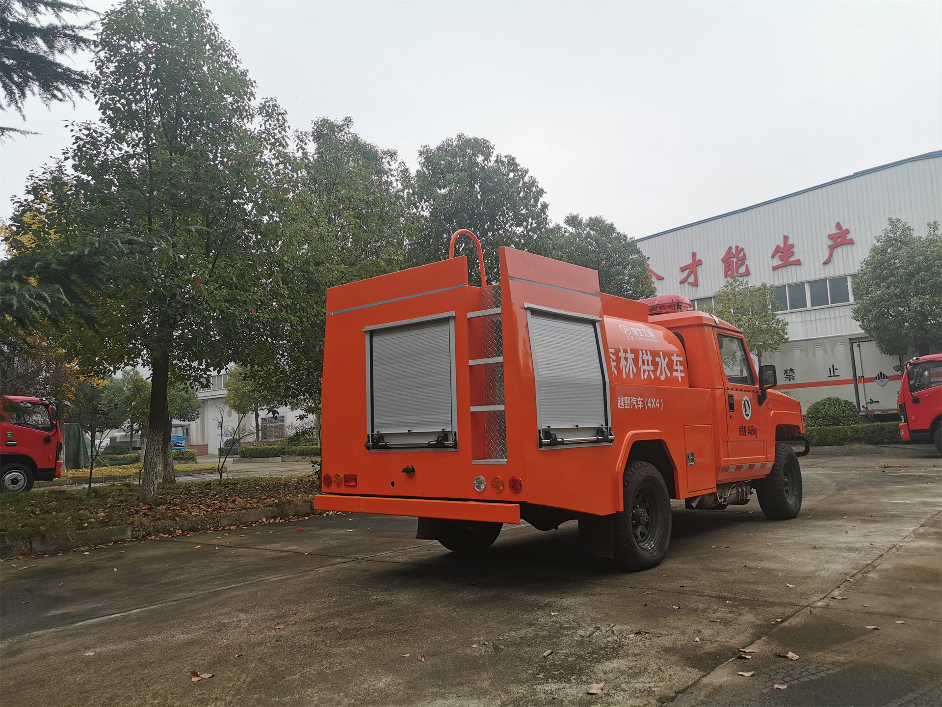 森林四驅勇士單排1.57噸供水車
