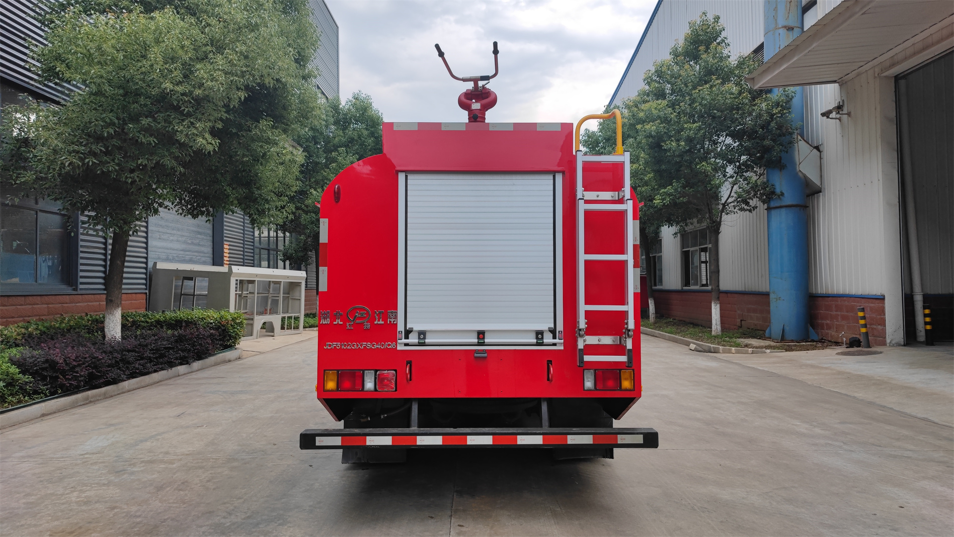 森林四驅慶鈴單排4.6噸供水車